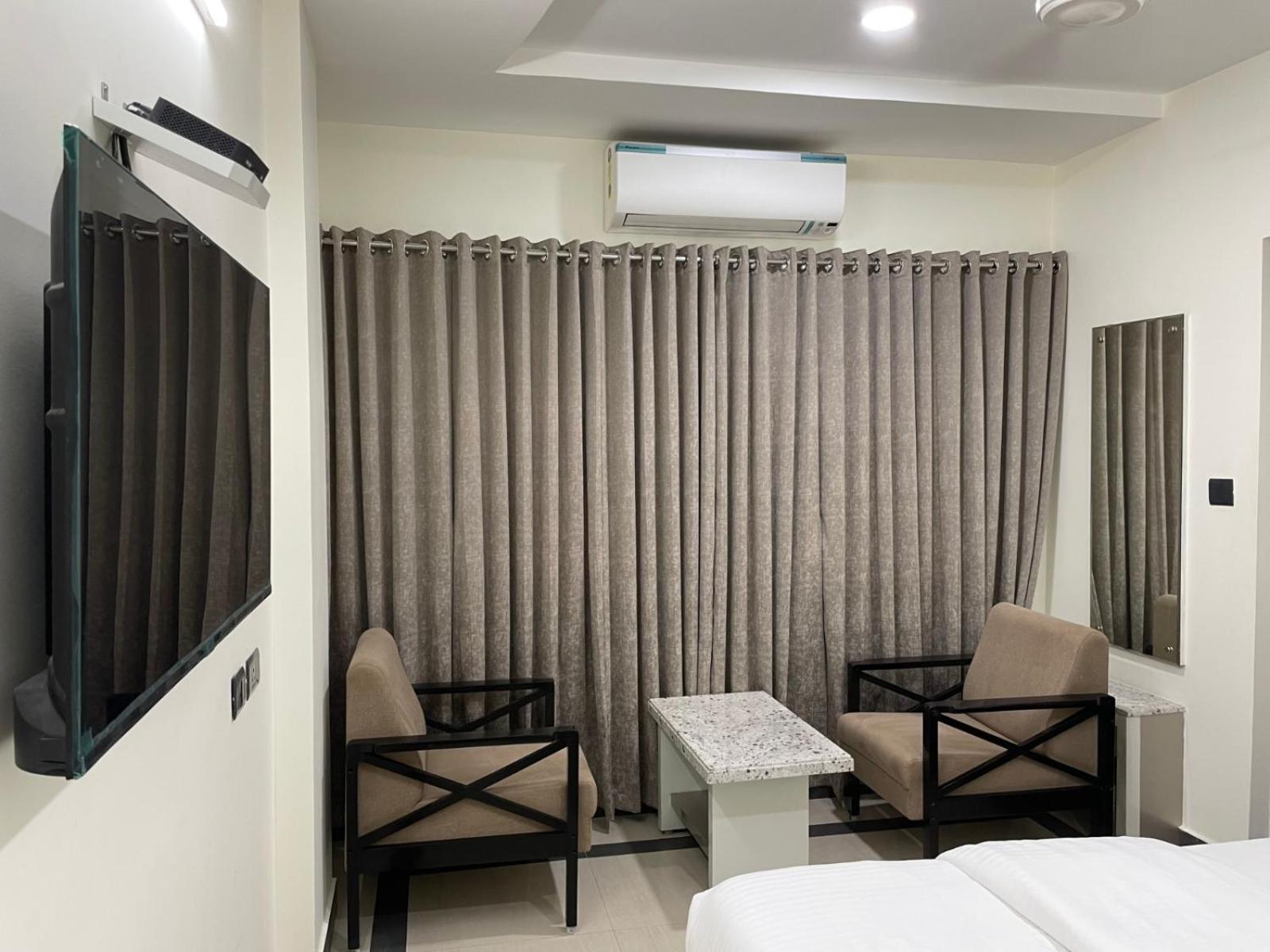 Sr Hotel Anakapalle Exterior photo