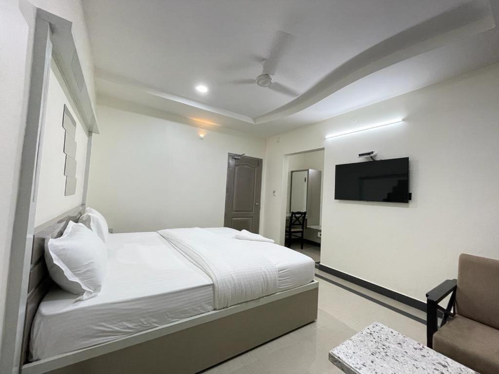 Sr Hotel Anakapalle Exterior photo